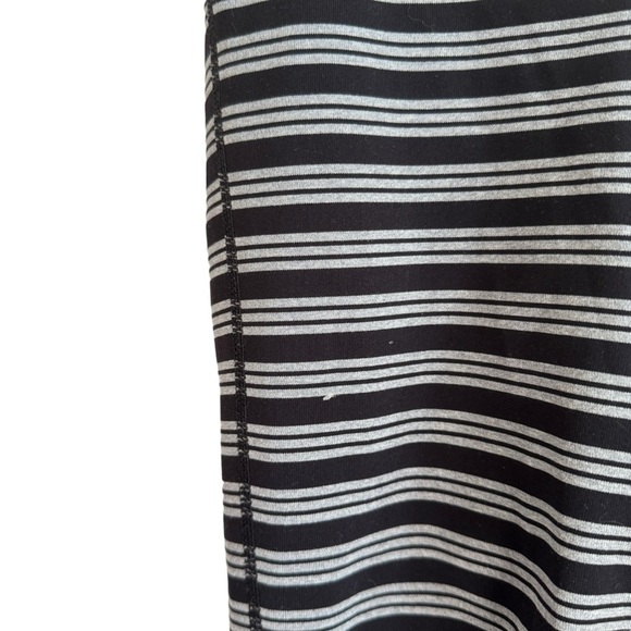 Athleta Striped Chaturanga Capri Leggings, Heather Gray & Black, Size MP - Picture 13 of 13